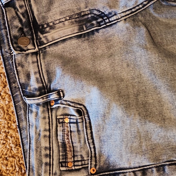 Calvin Klein light wash distressed hem womans size 30 jeans - Picture 8 of 12